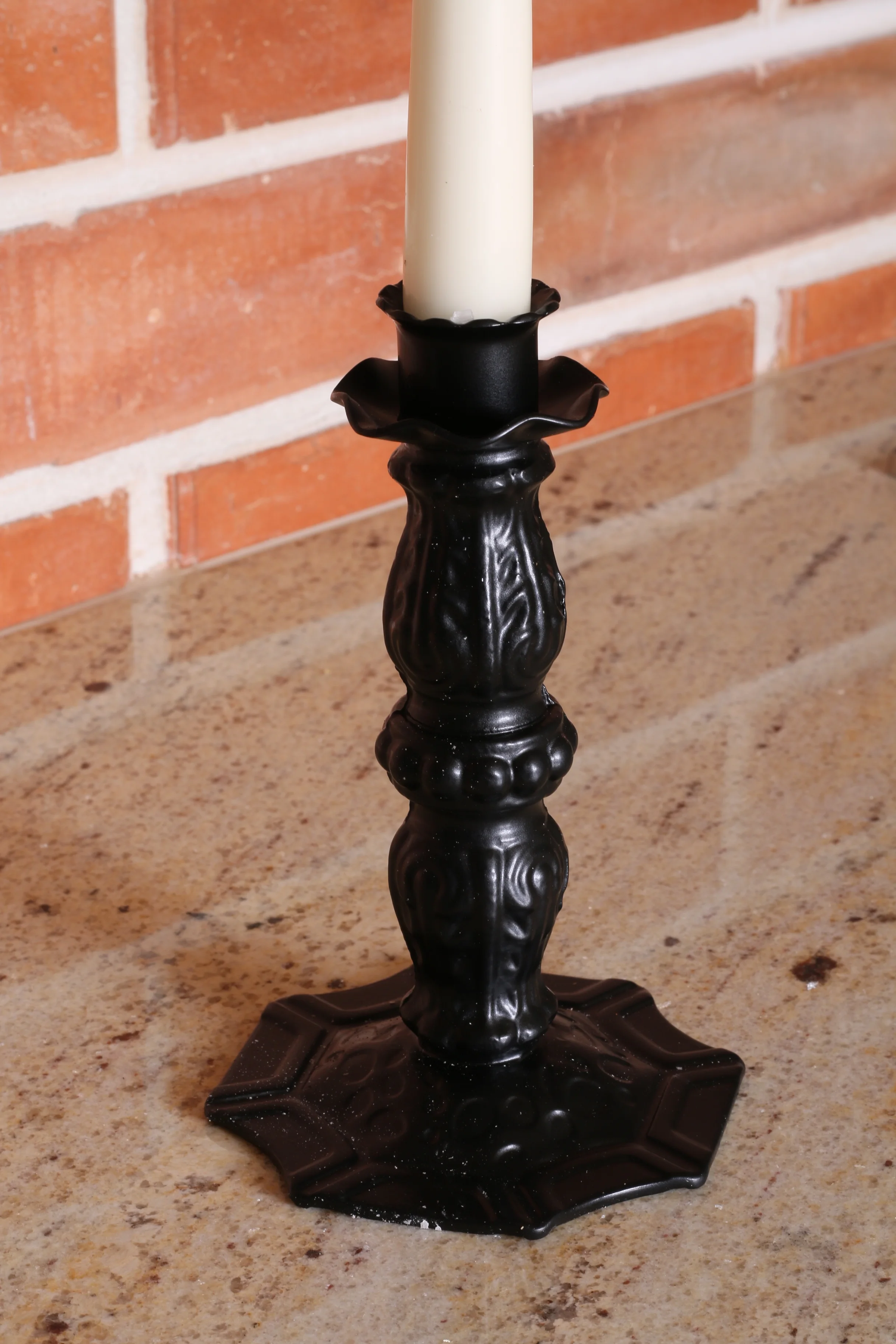 Świecznik pojedynczy - detal trzonu