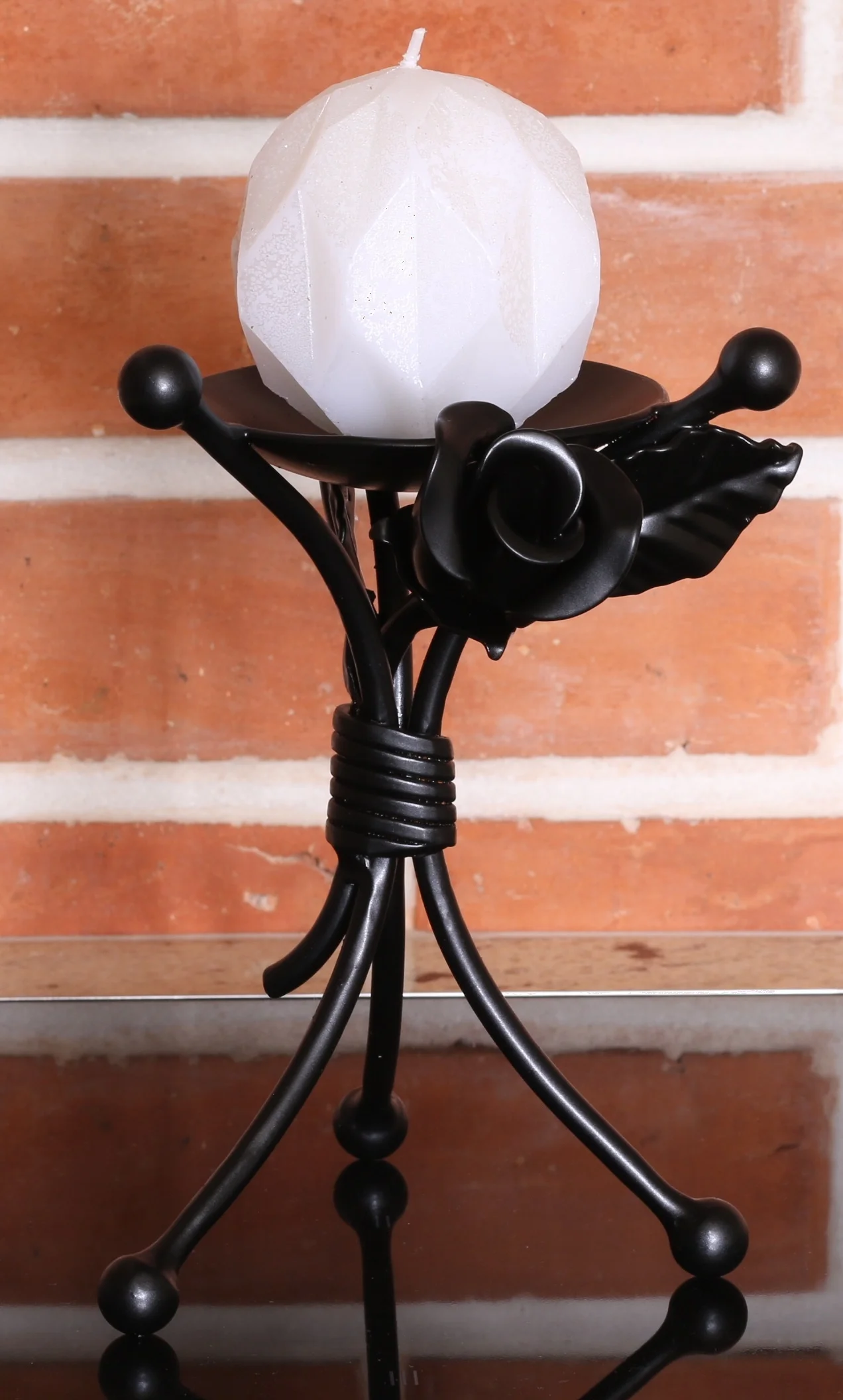 Świecznik z różami - zbliżenie