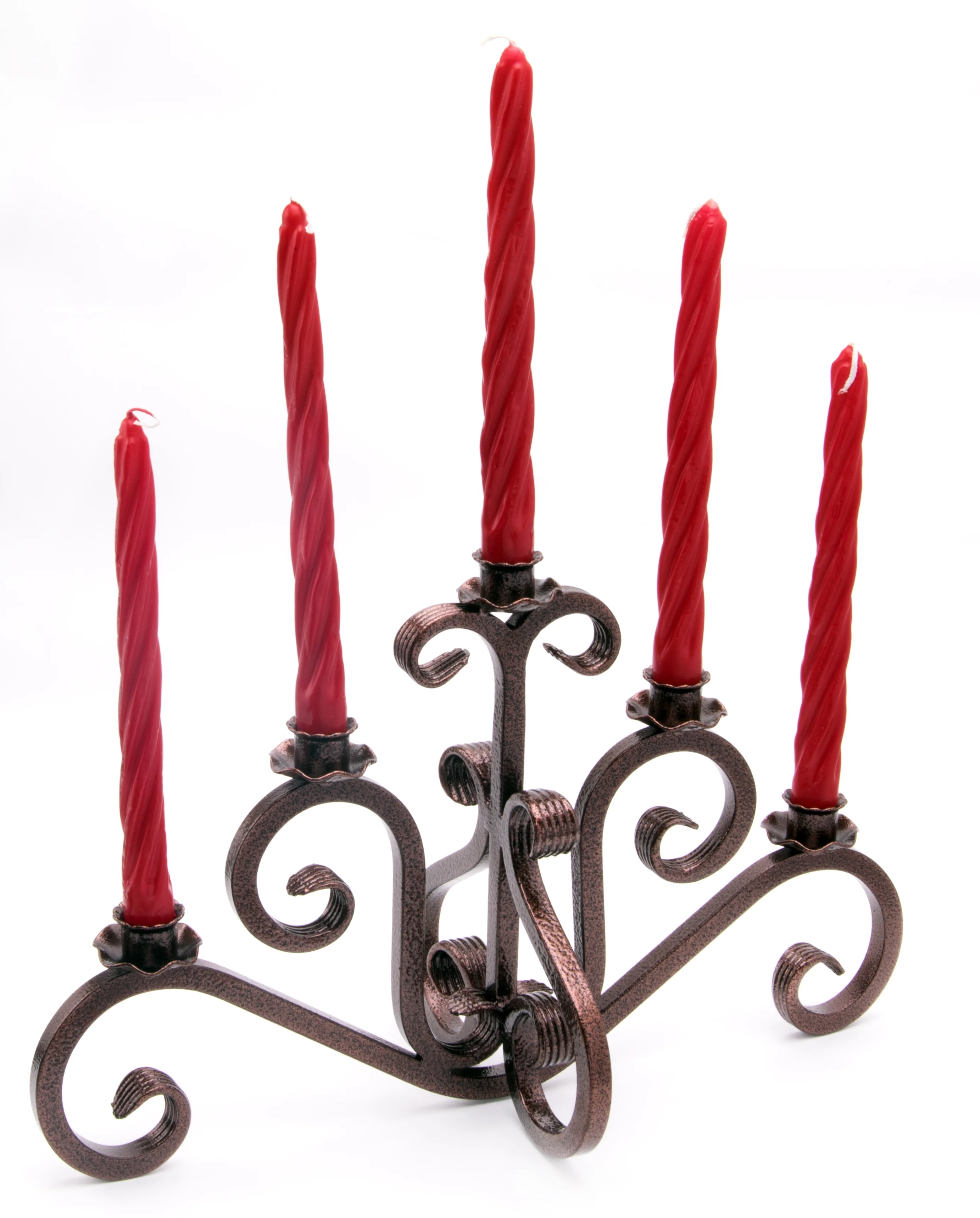 Świecznik kuty krzyżowy z czerwonymi świecami