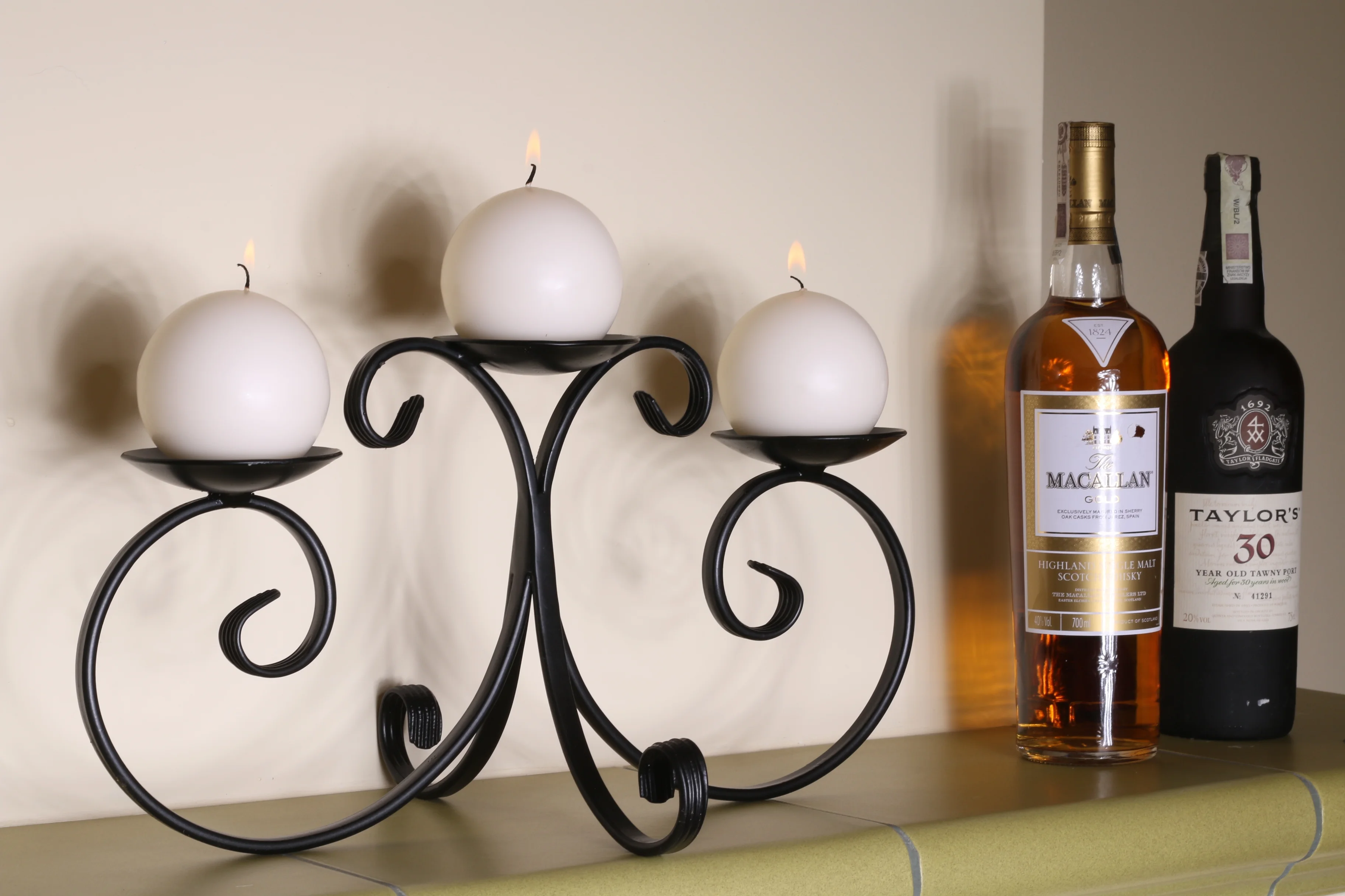 Świecznik kuty trójramienny na świece kule