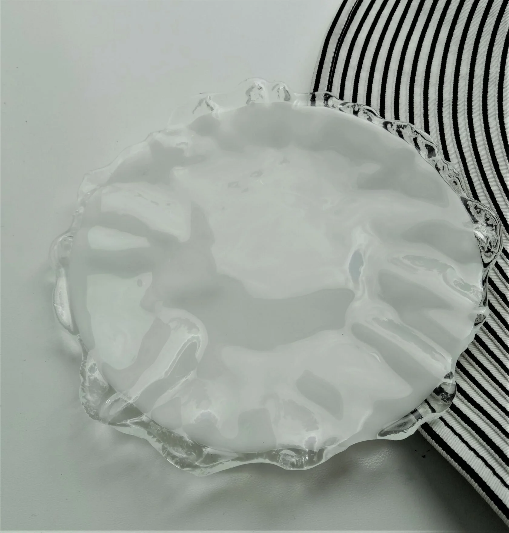 Biały Talerz Fusingowy - Falisty