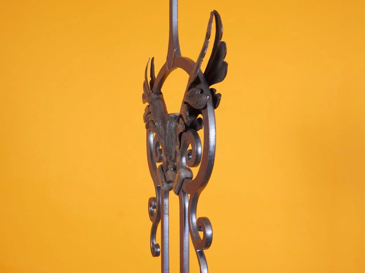 Ozdobna Tralka Kuta - Widok Boczny