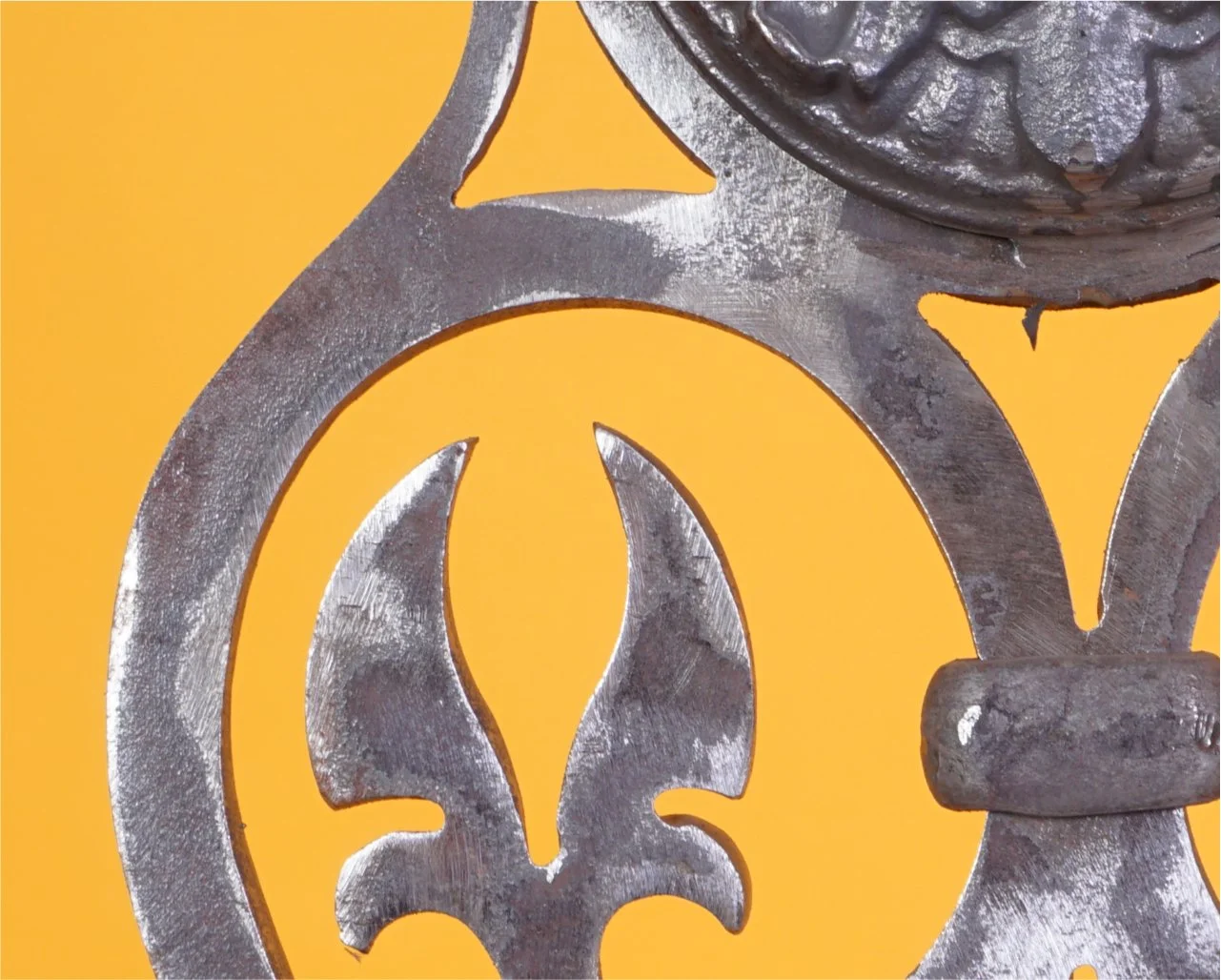 Tralka Kuta - Detal Motywu Lilii