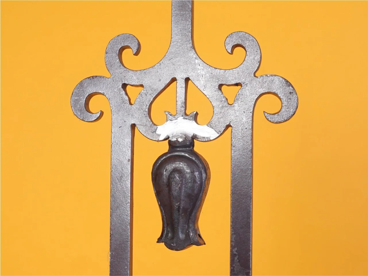 Tralka Kuta - Detal Motywu Lilii (Górny)