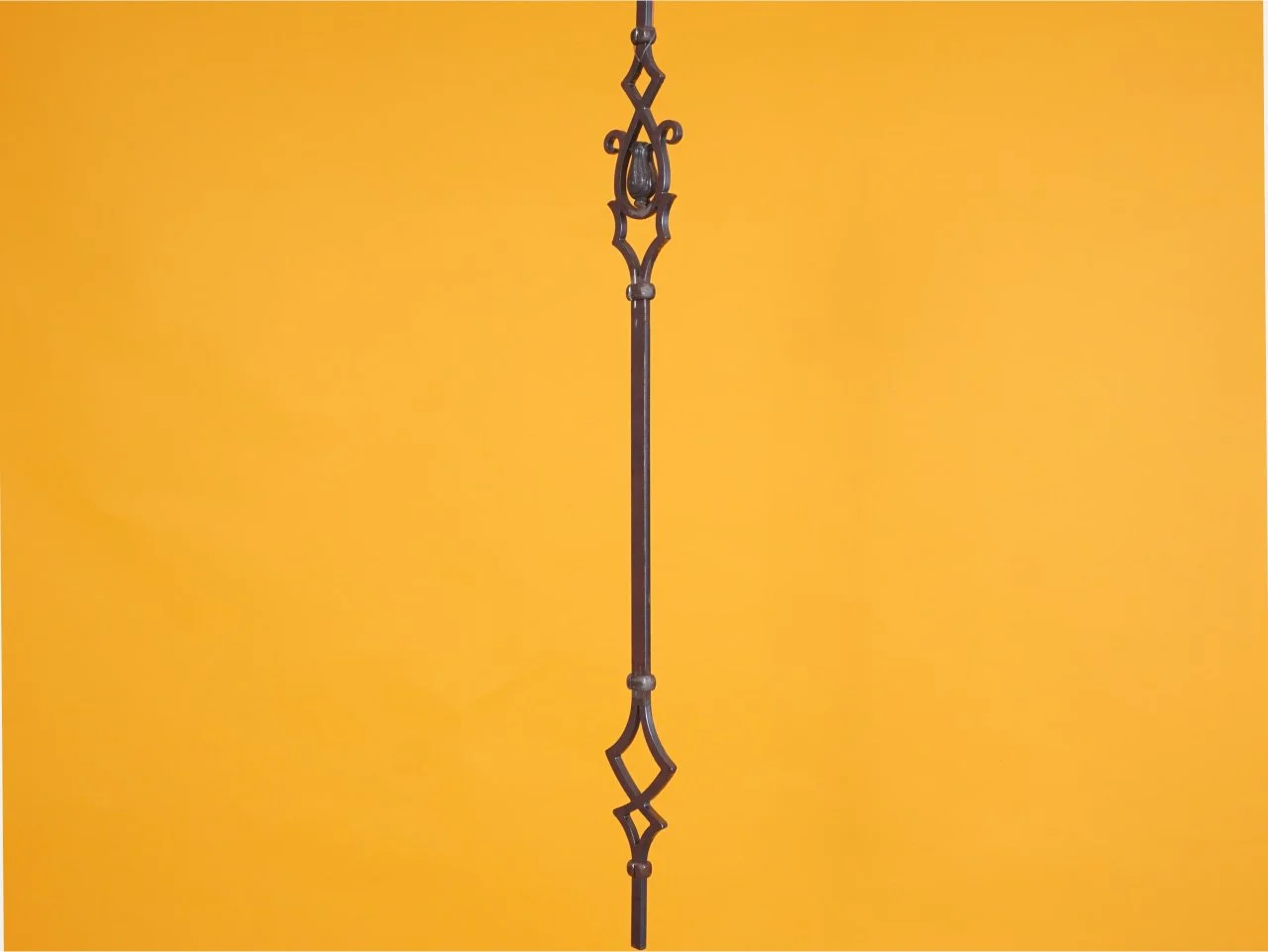 Tralka kuta z ozdobnym koszykiem