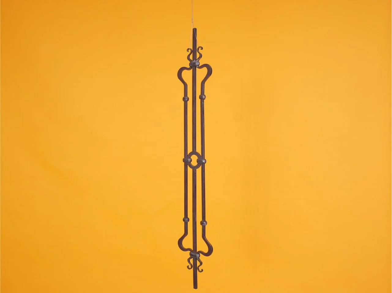 Tralka ozdobna z centralnym pierścieniem