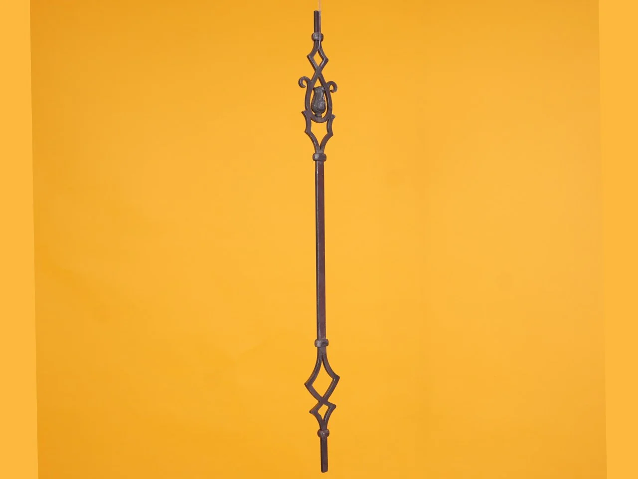 Tralka z tulipanem - Perspektywa boczna