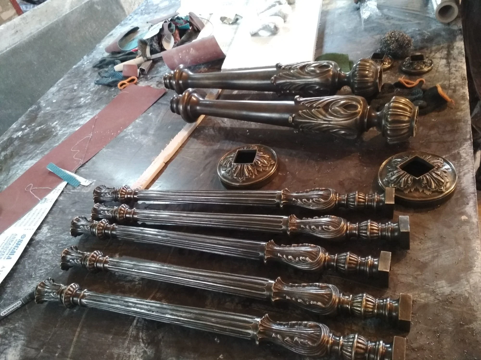 Tralki Metalowe Ozdobne - Do Balustrady Wewnętrznej Czernione