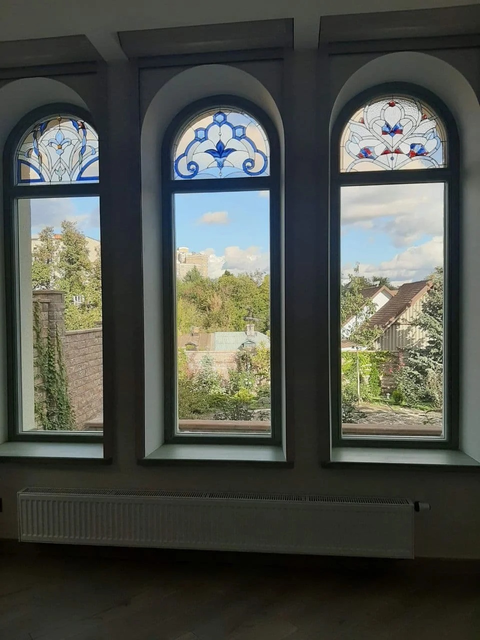 Witraż w Oknie Łukowym - Niebieska Secesja