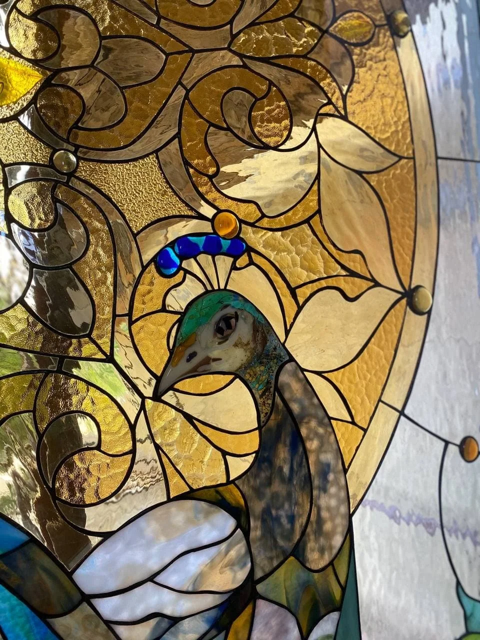 Witraż Paw - Detal Głowy