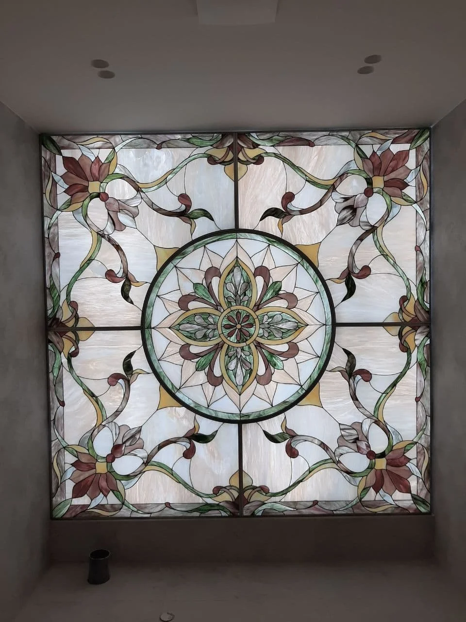 Kwadratowy Witraż Sufitowy - Roślina Rozeta