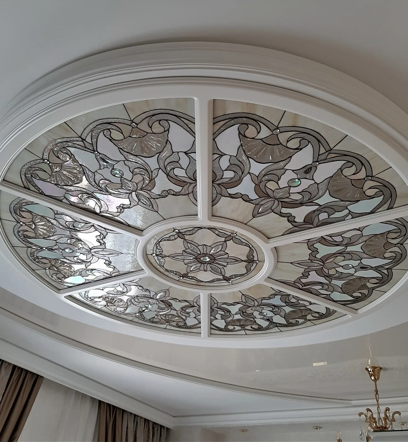 Okrągły Witraż Dufitowy - Motyw Kwiatowy