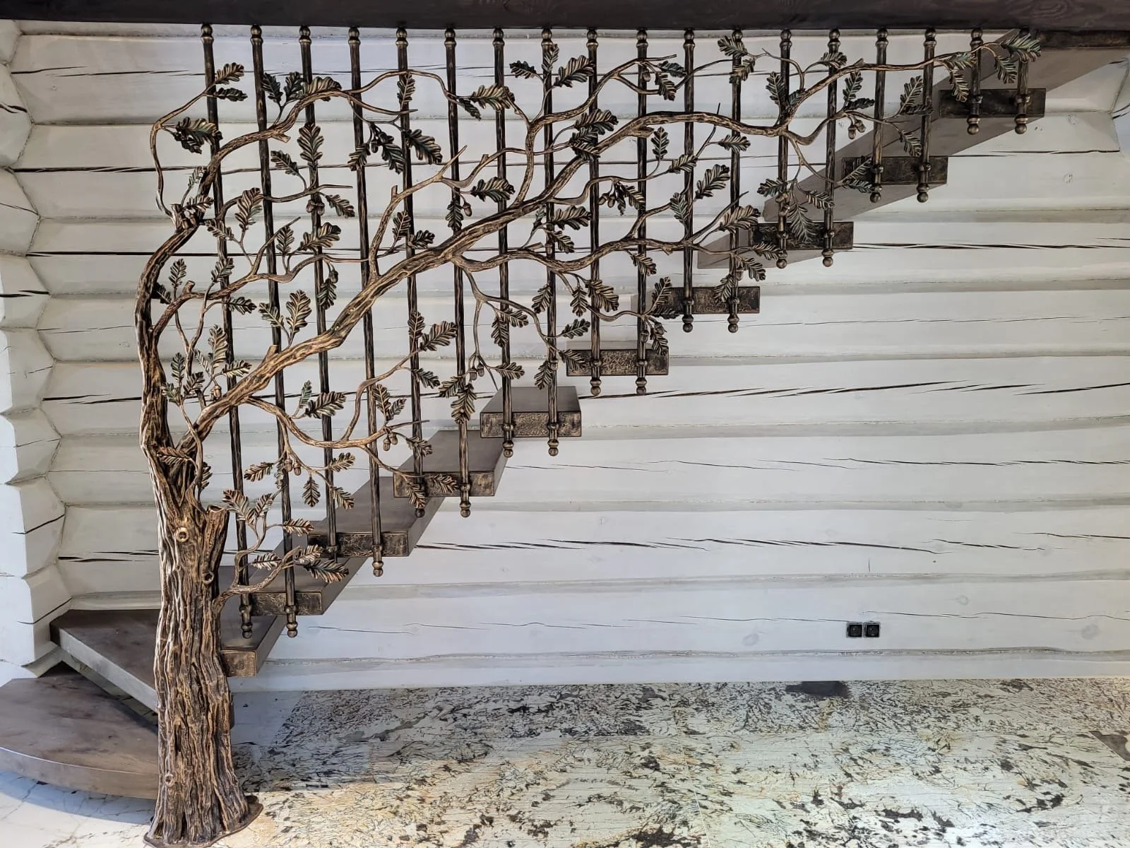 Widok od dołu - Balustrada Drzewo