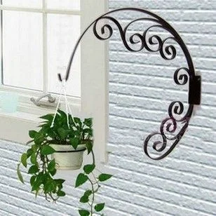 Wieszak na kwiaty kuty ścienny