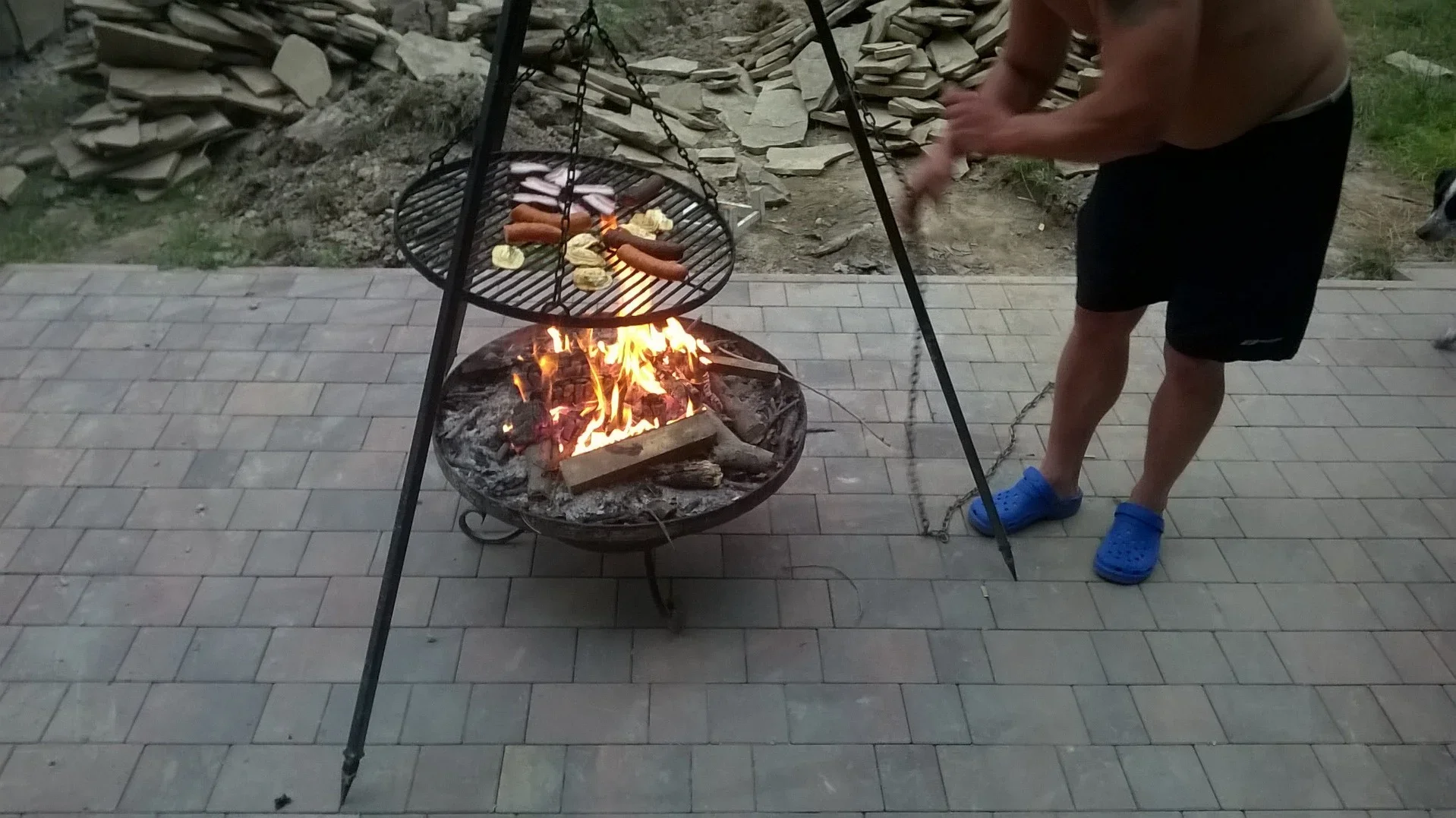 Wiszący grill kuty z paleniskiem 70cm ruszt GK01