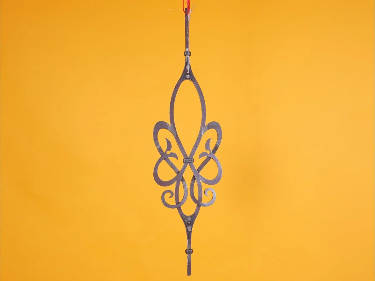 Wykończenie dolne ornamentu stalowego