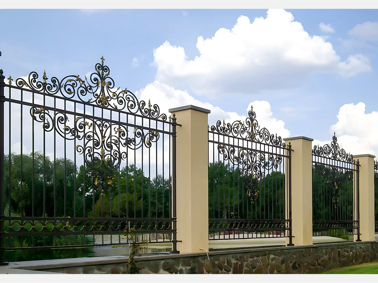 Wysokie Ogrodzenie Rezydencji - Kuta Stal