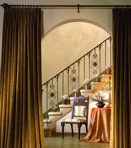 Rezydencjonalna Brama Wjazdowa i Balustrada Kuta Ideovo – Klasyczna Elegancja