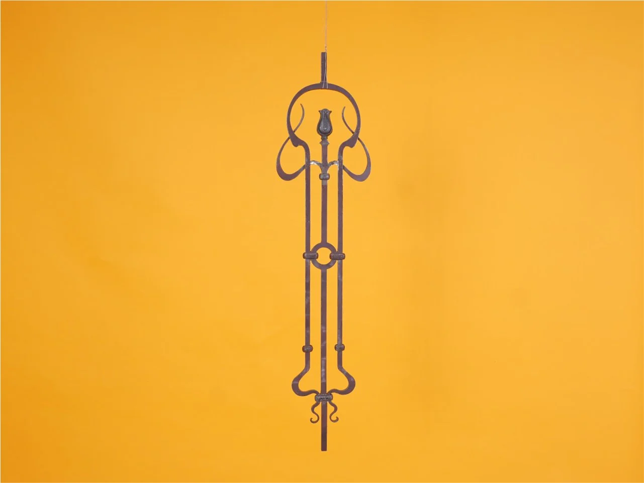 Zbliżenie na ornament kuty - Secesja