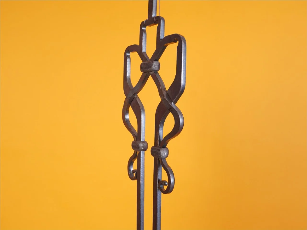 Zbliżenie na zwieńczenie ornamentu geometrycznego