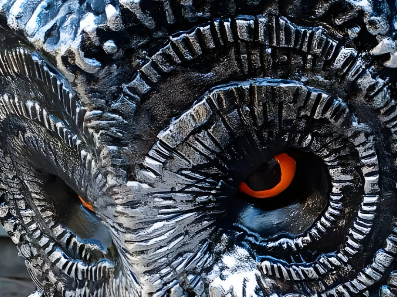 Zbliżenie - Oko sowy (Metaloplastyka)