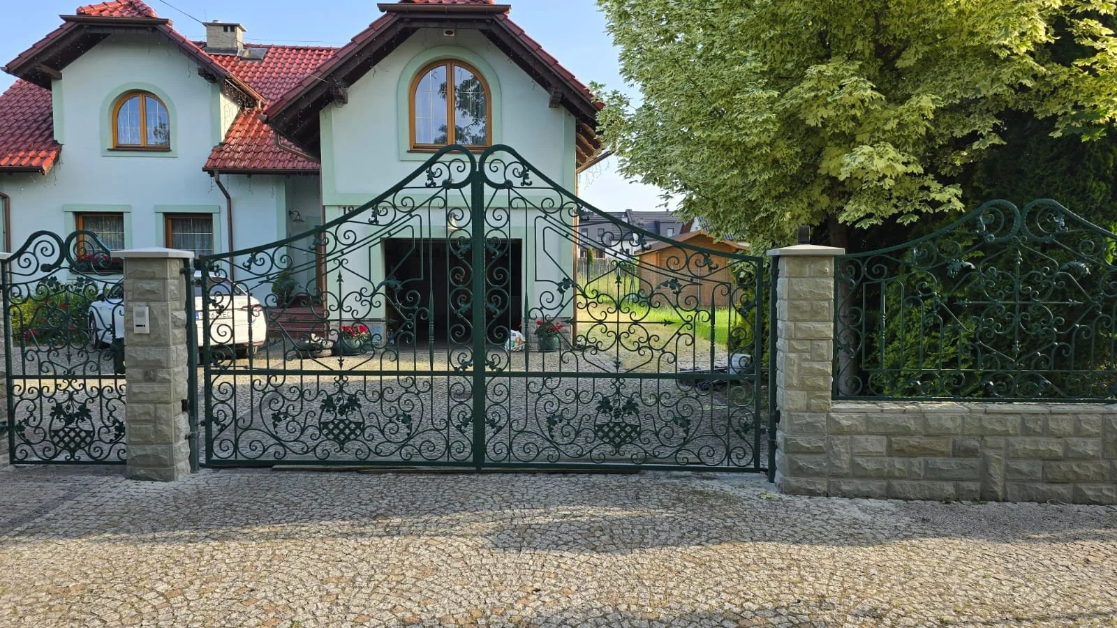 Zielona brama kuta - Kosze kwiatowe