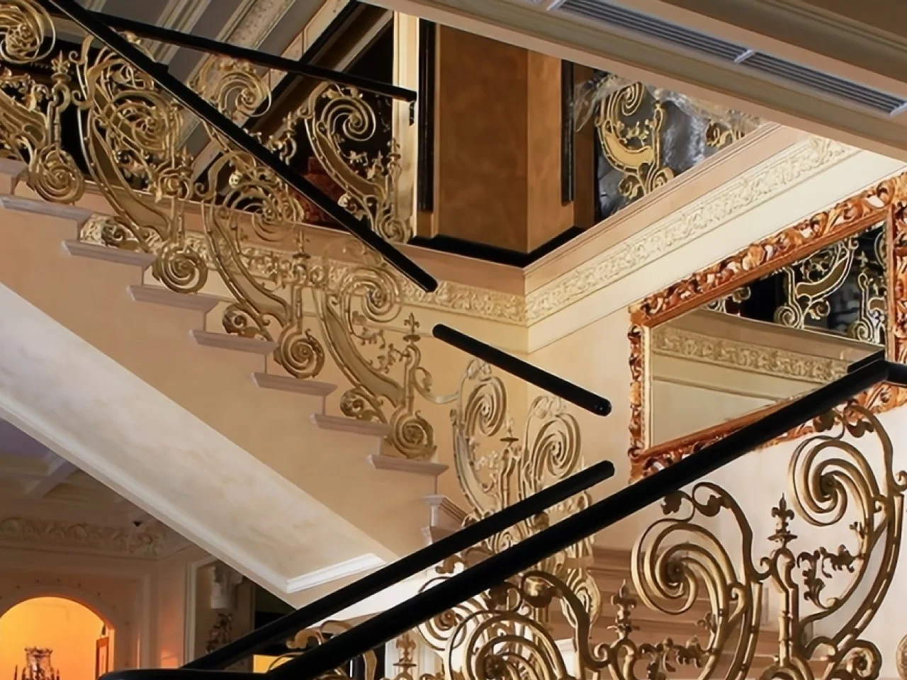 Złota Balustrada Kuta w Stylu Rokoko