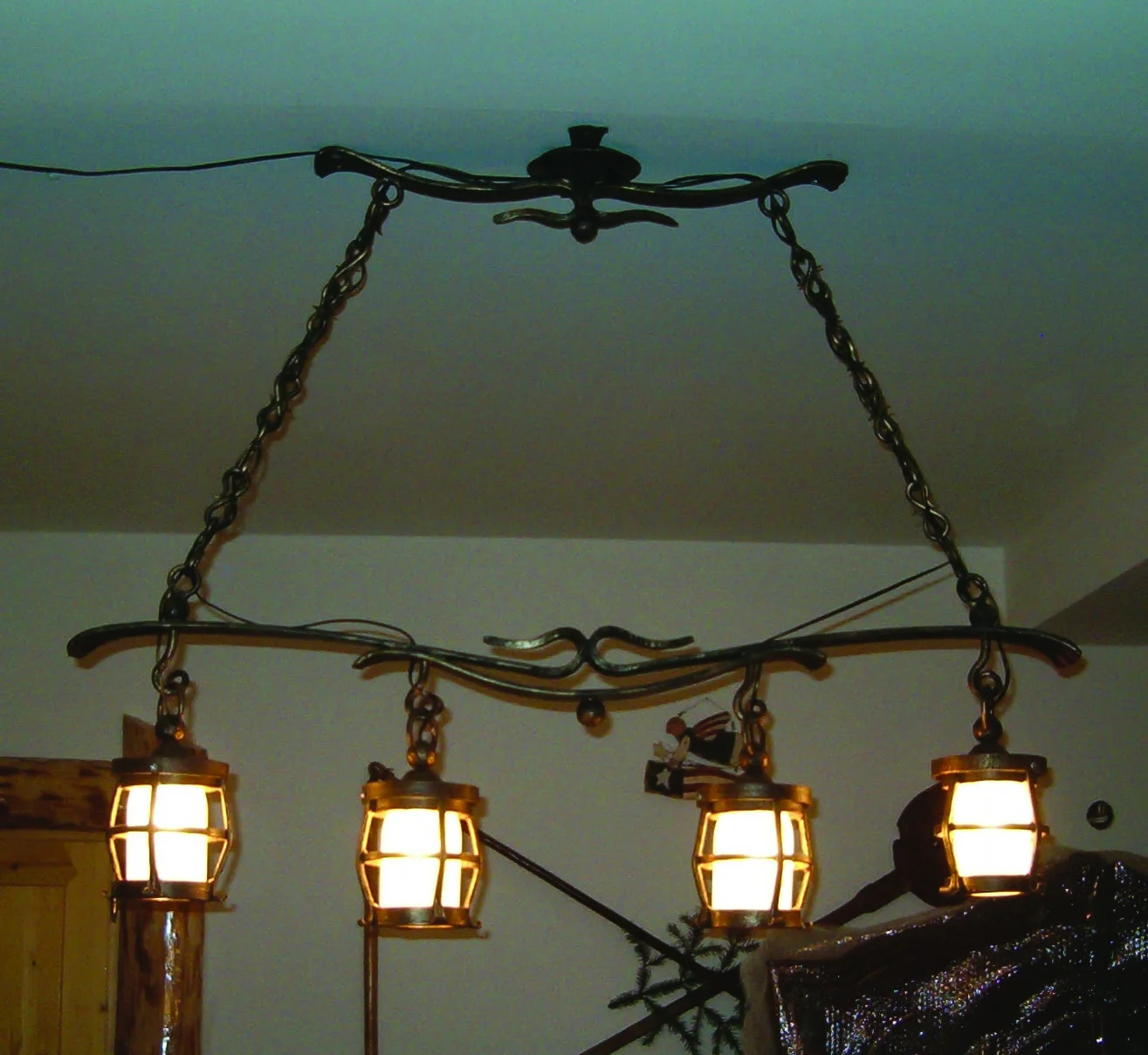 Żyrandol Kuty Wiszący (4 Punkty)