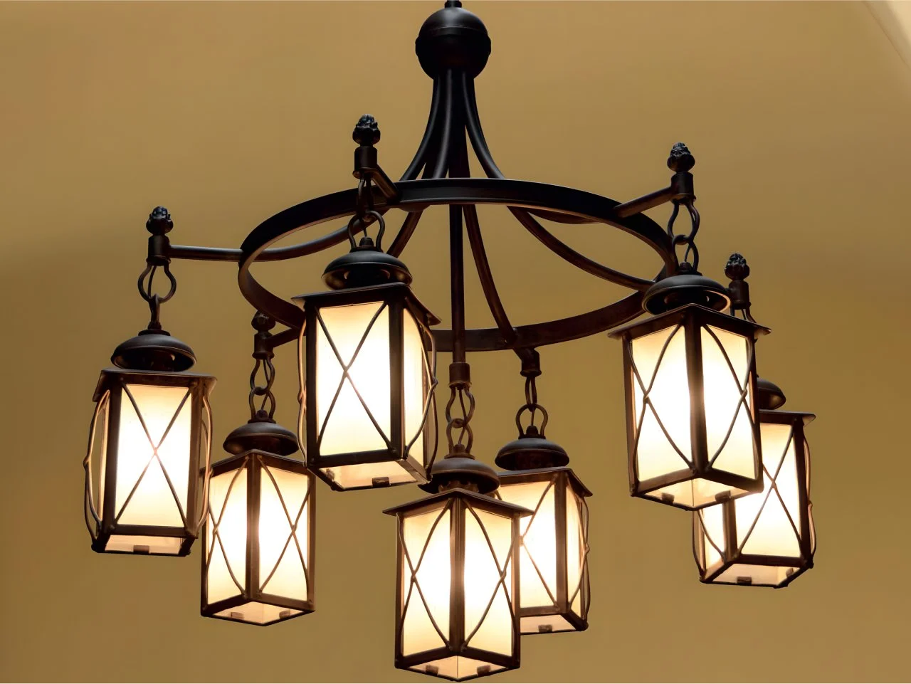 Żyrandol Kuty Zawieszany - Styl Klasyczny