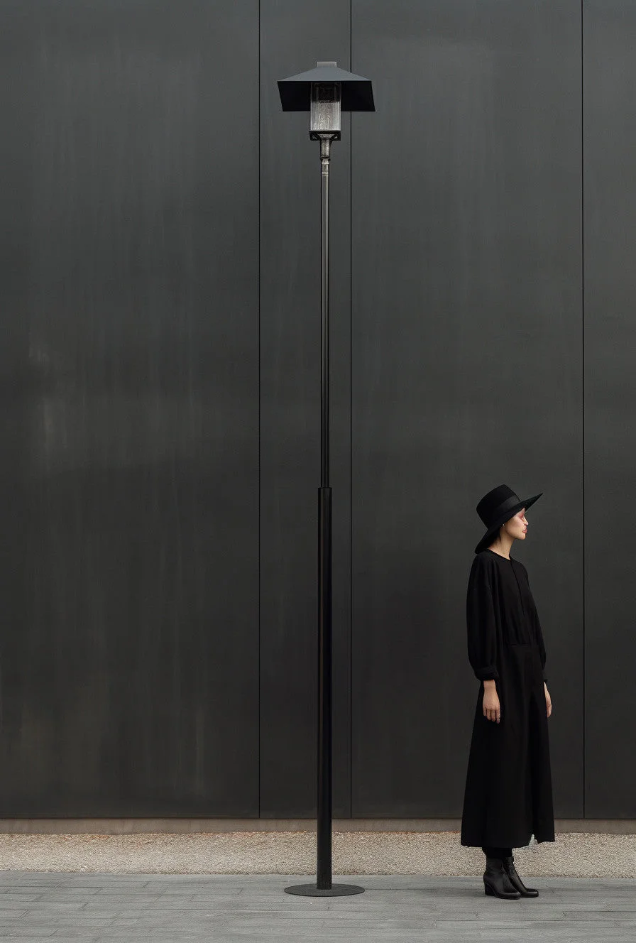 "Dargorad" - Minimalistyczna latarnia kuta. Skandynawski design.